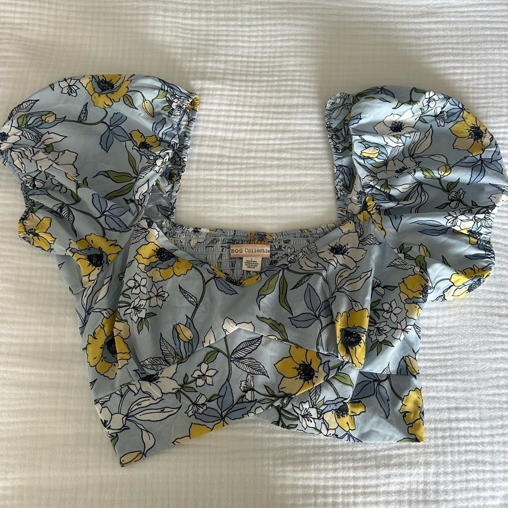 Band of Gypsies BOG Faux Wrap Front Cap Sleeve Blue Floral Crop Bow Tie Top, L